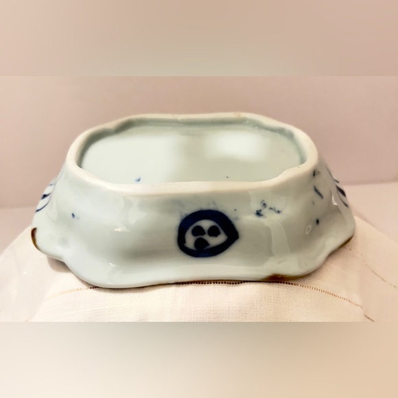 2 Japanese Kutani Ware Porcelain Bowls Hand Painted Blue & White Floral Design - Picture 7 of 8